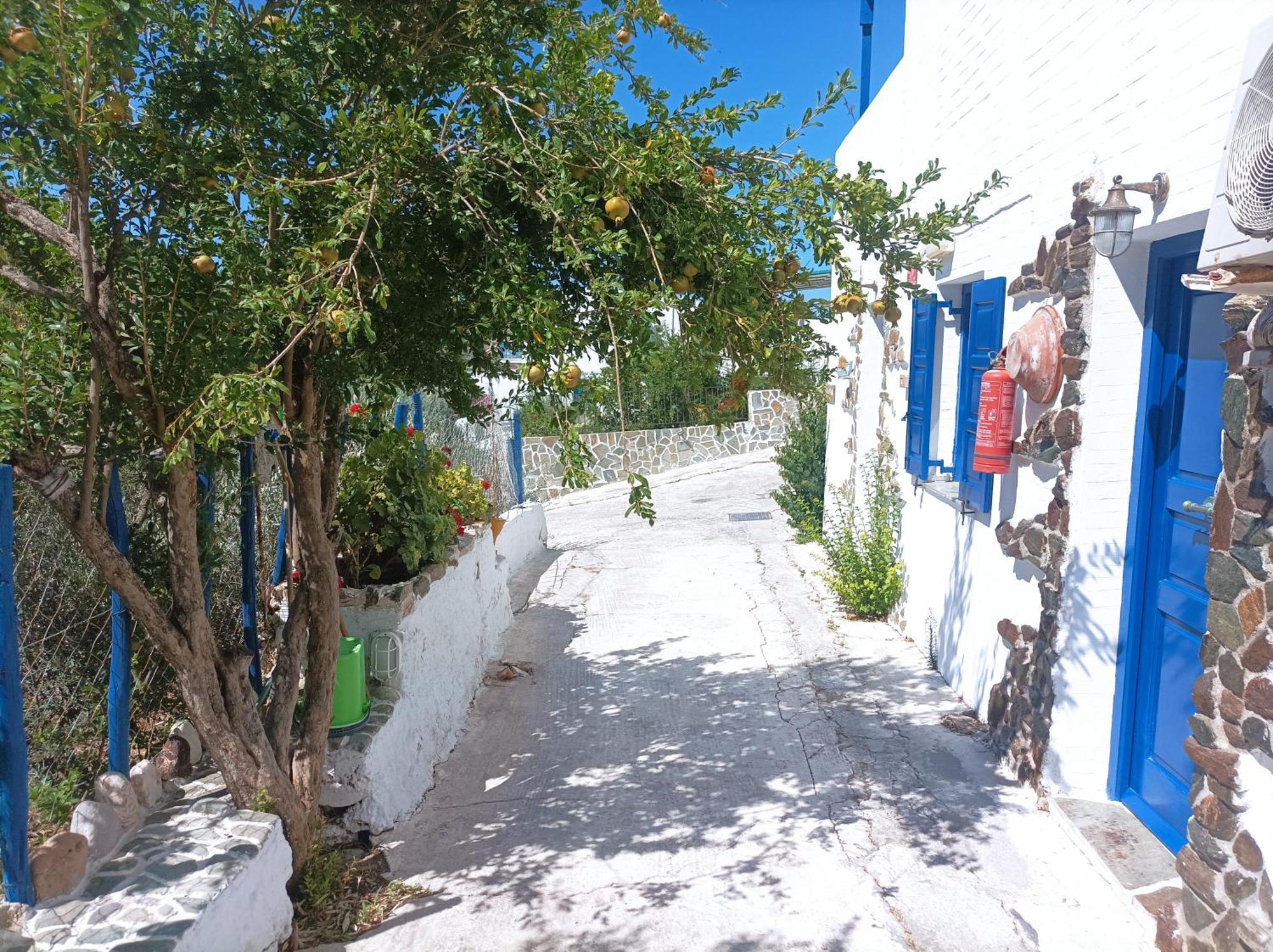 Aposperitis Rooms & Apartments Kini Exterior photo