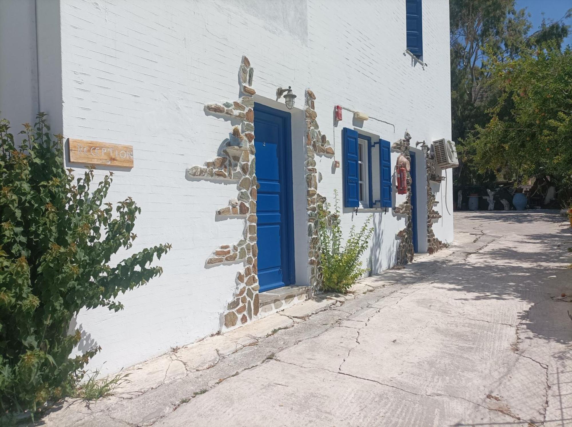 Aposperitis Rooms & Apartments Kini Exterior photo