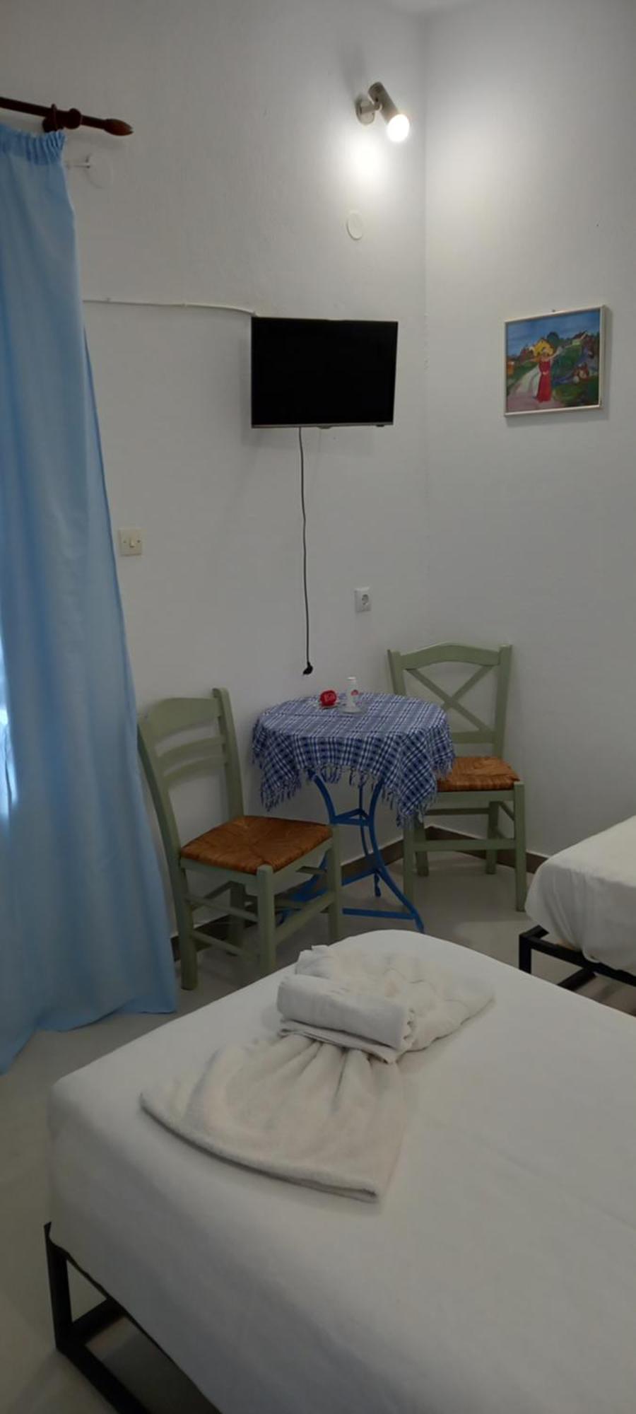Aposperitis Rooms & Apartments Kini Exterior photo